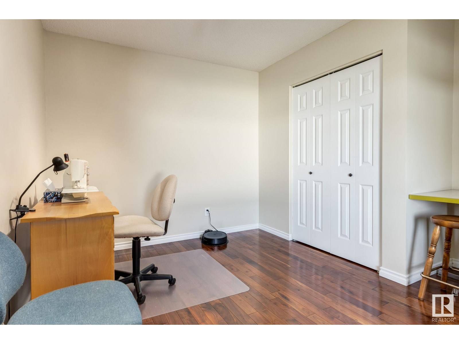 Edmonton, AB T6L6H4,1522 54 ST NW