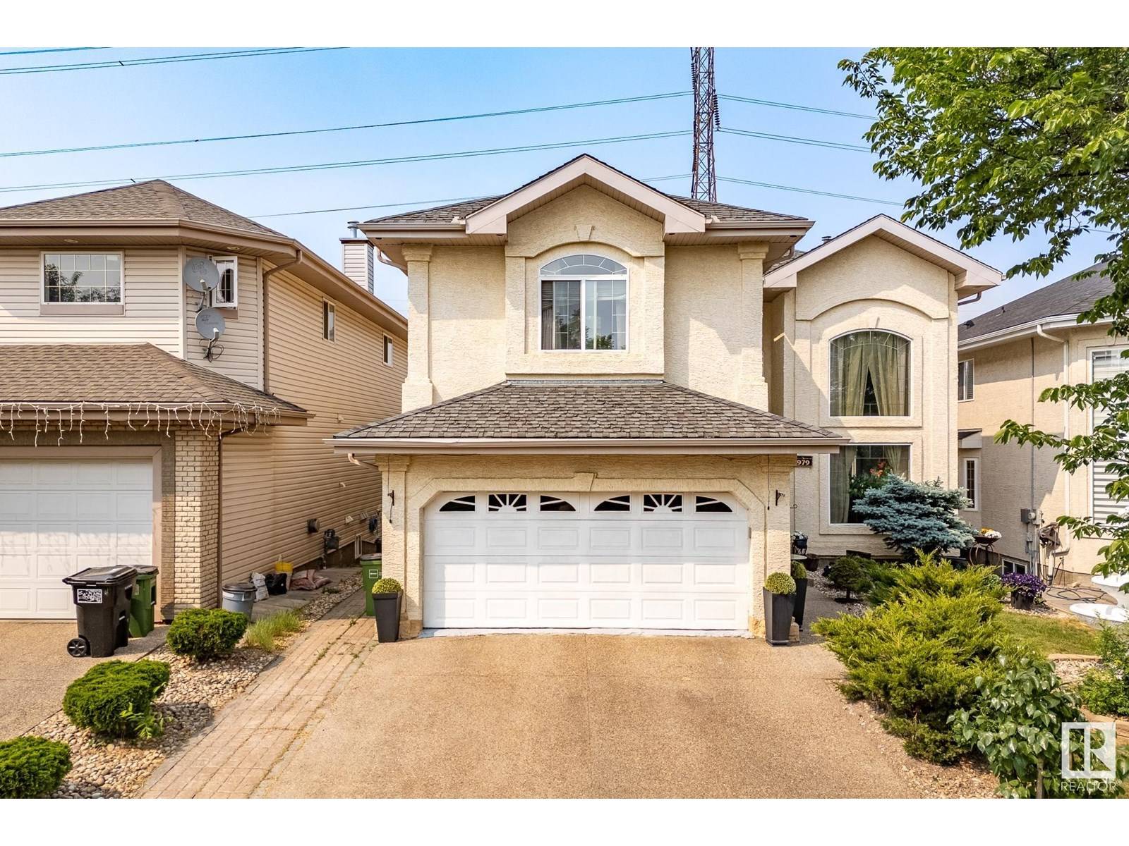 Edmonton, AB T6R3G7,979 HOLLINGSWORTH BEND NW