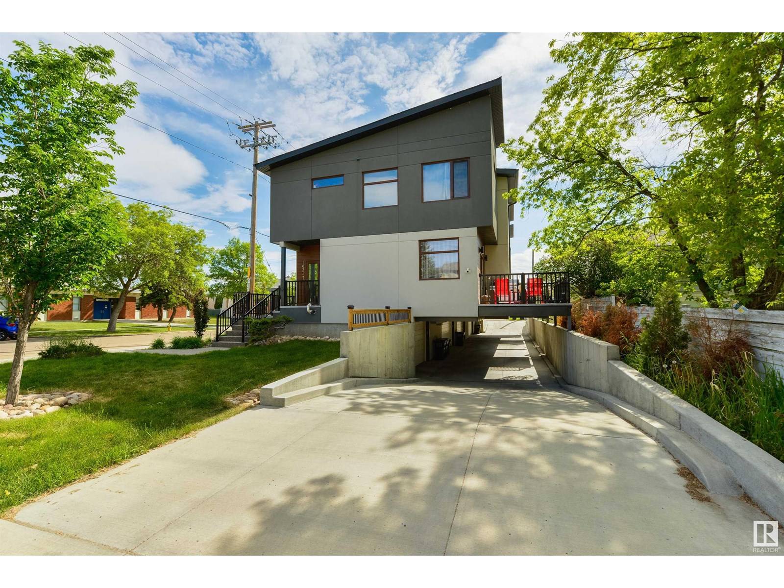 Edmonton, AB T5P3G2,15919 104 AV NW