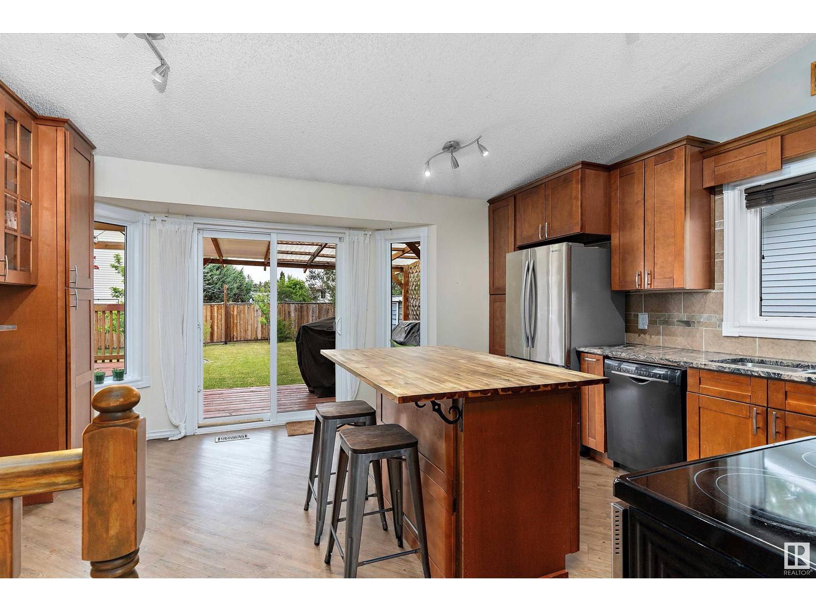 Morinville, AB T8R1B8,526 SUNNYDALE RD