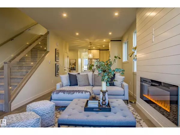 Edmonton, AB T5P2L1,9811 155 ST NW