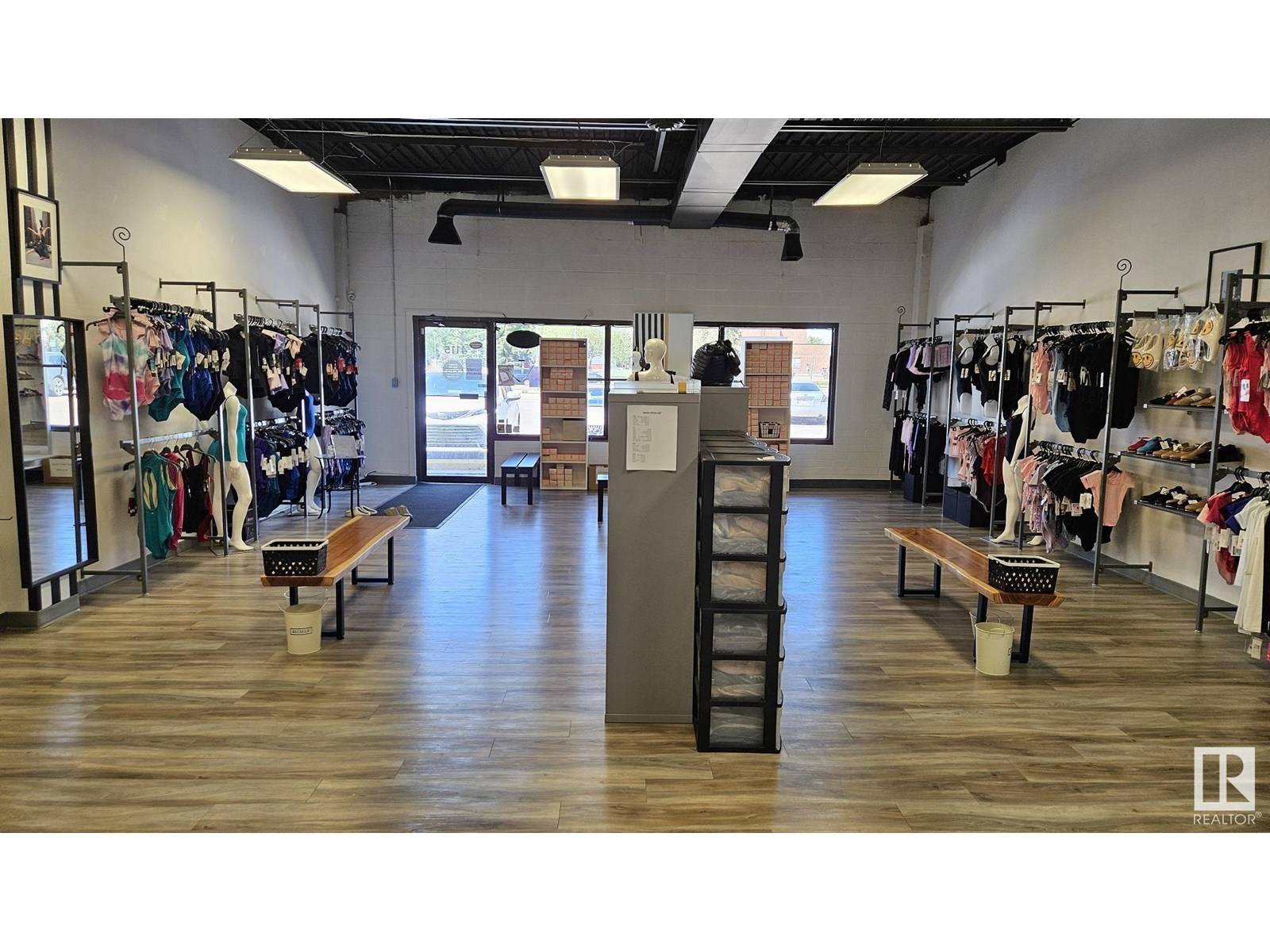 Edmonton, AB T6J2S3,4115 106 ST NW NW