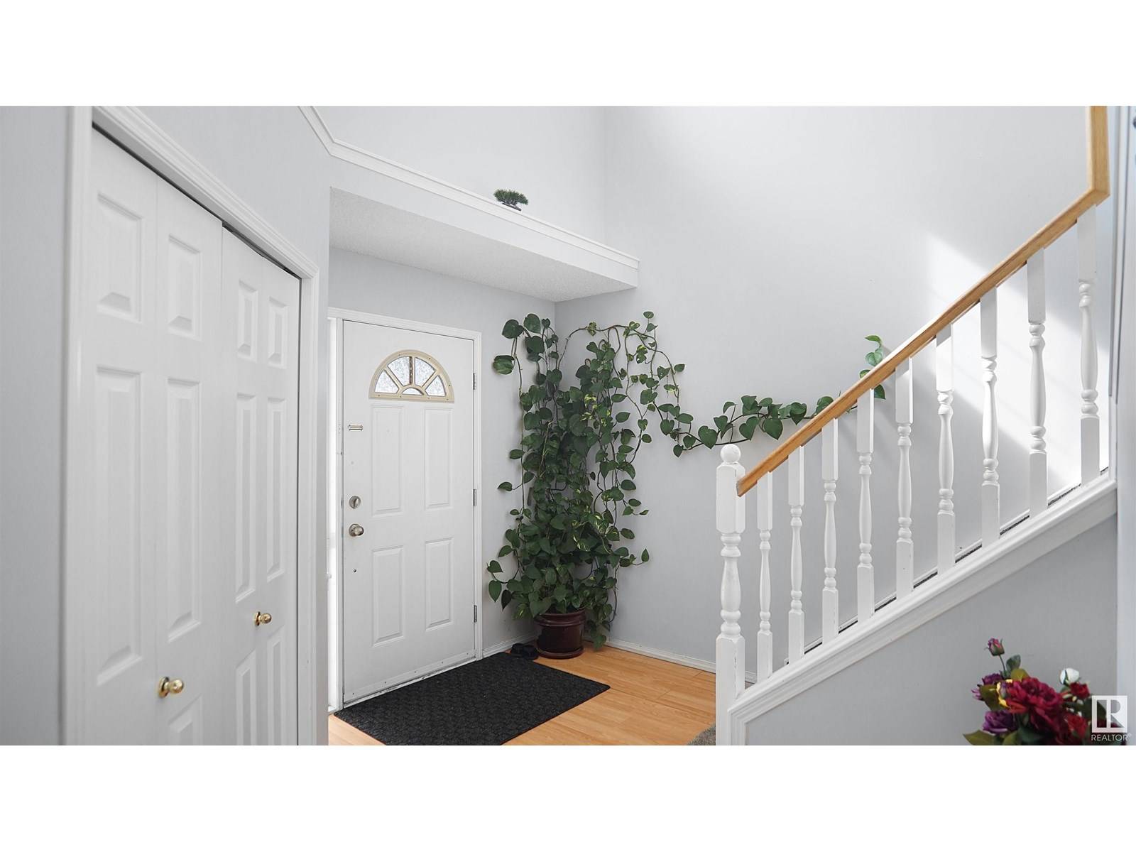 Edmonton, AB T6L7A1,4116 37A AV NW