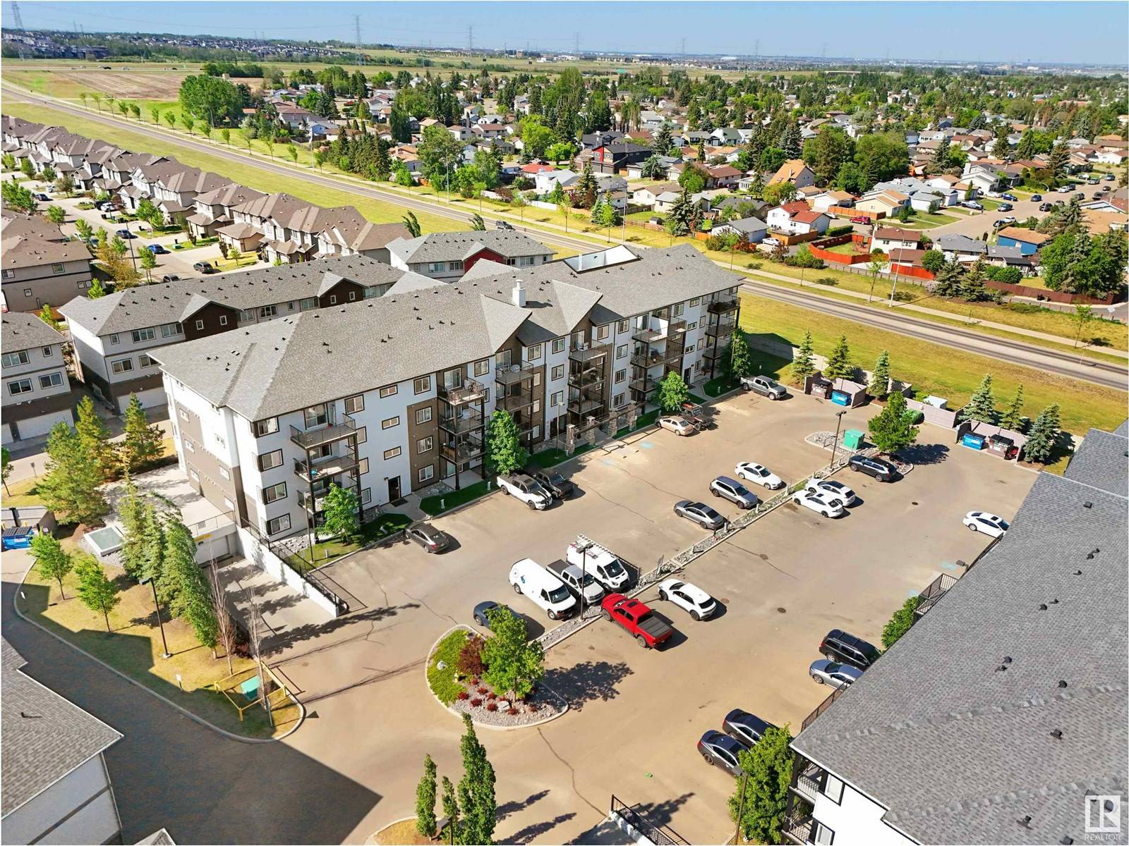 Edmonton, AB T6T0V4,#102 3353 16A AV NW