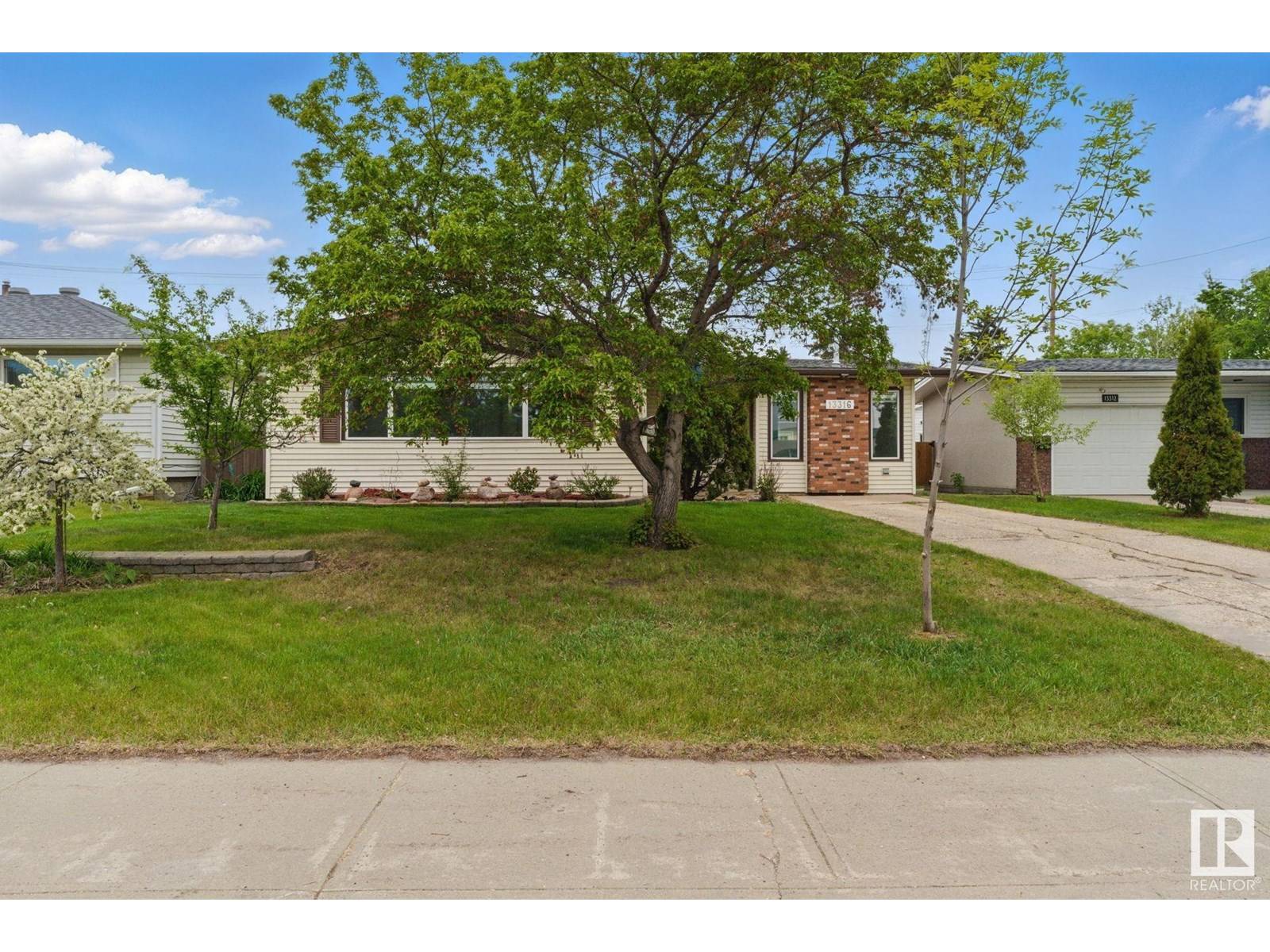 Edmonton, AB T5L4B3,13316 136 AV NW