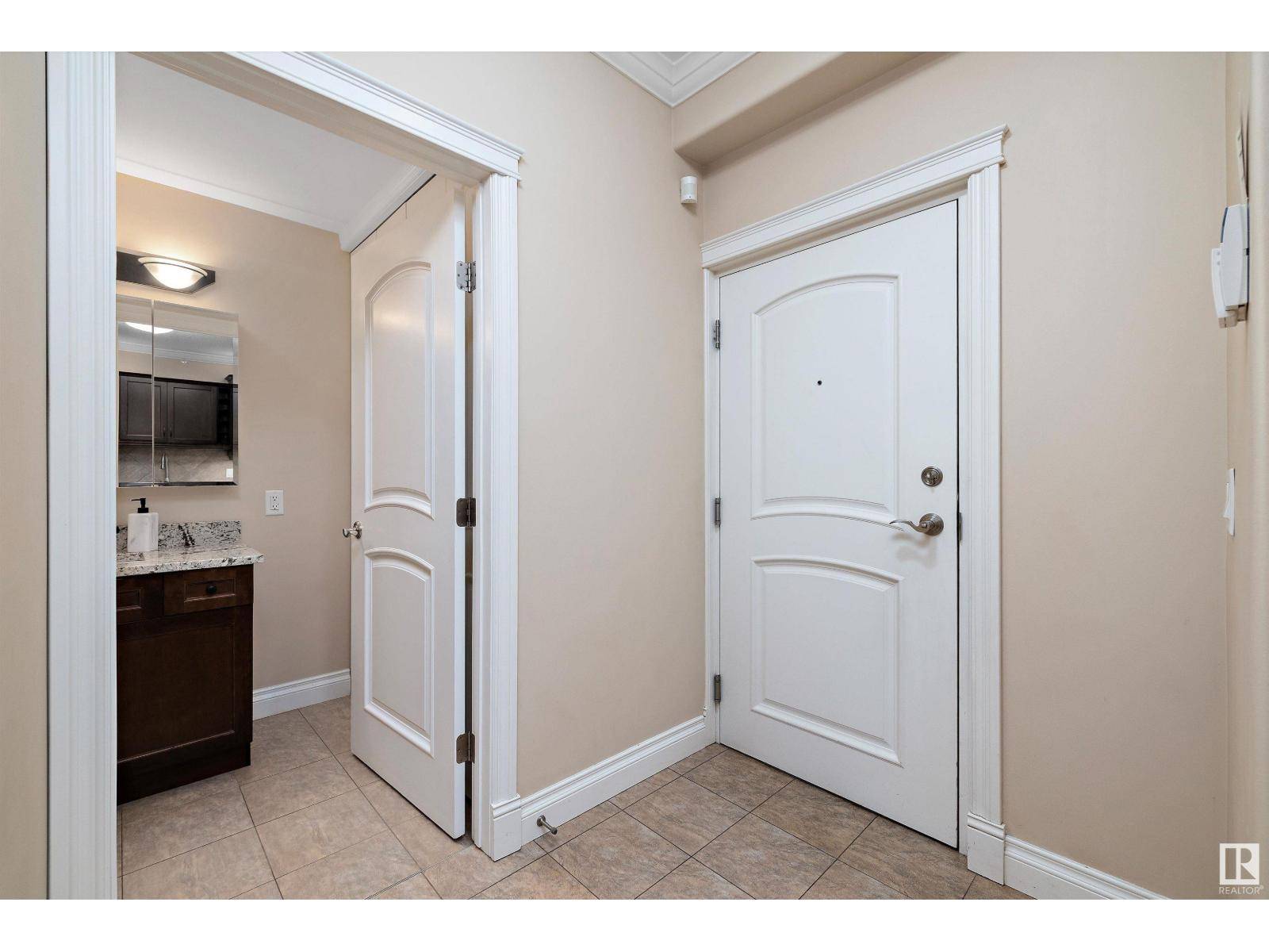 Edmonton, AB T6E4M5,#204 8631 108 ST NW