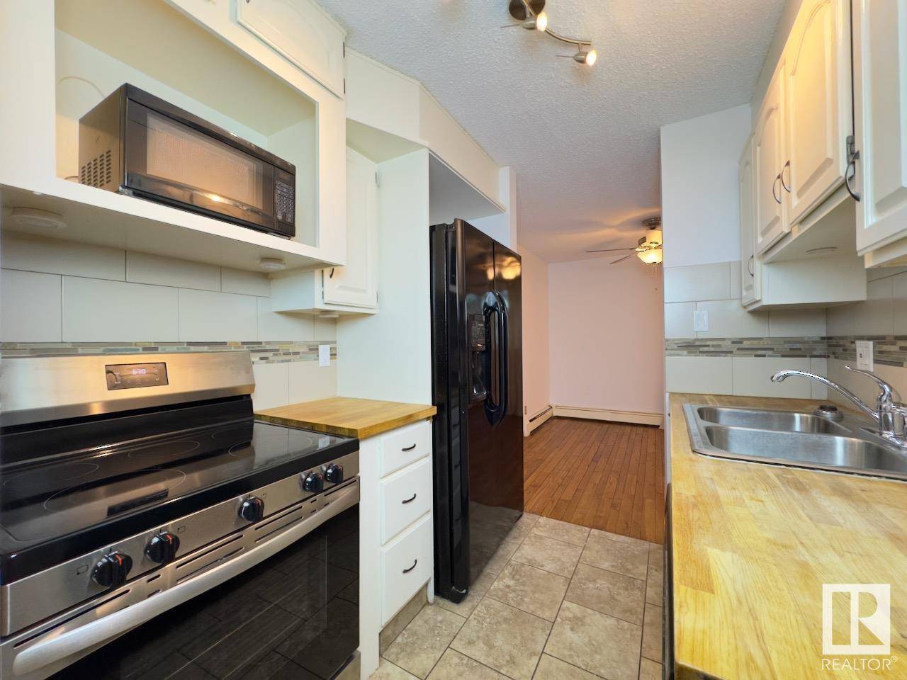 Edmonton, AB T6J4E2,#323 2327 119 ST NW
