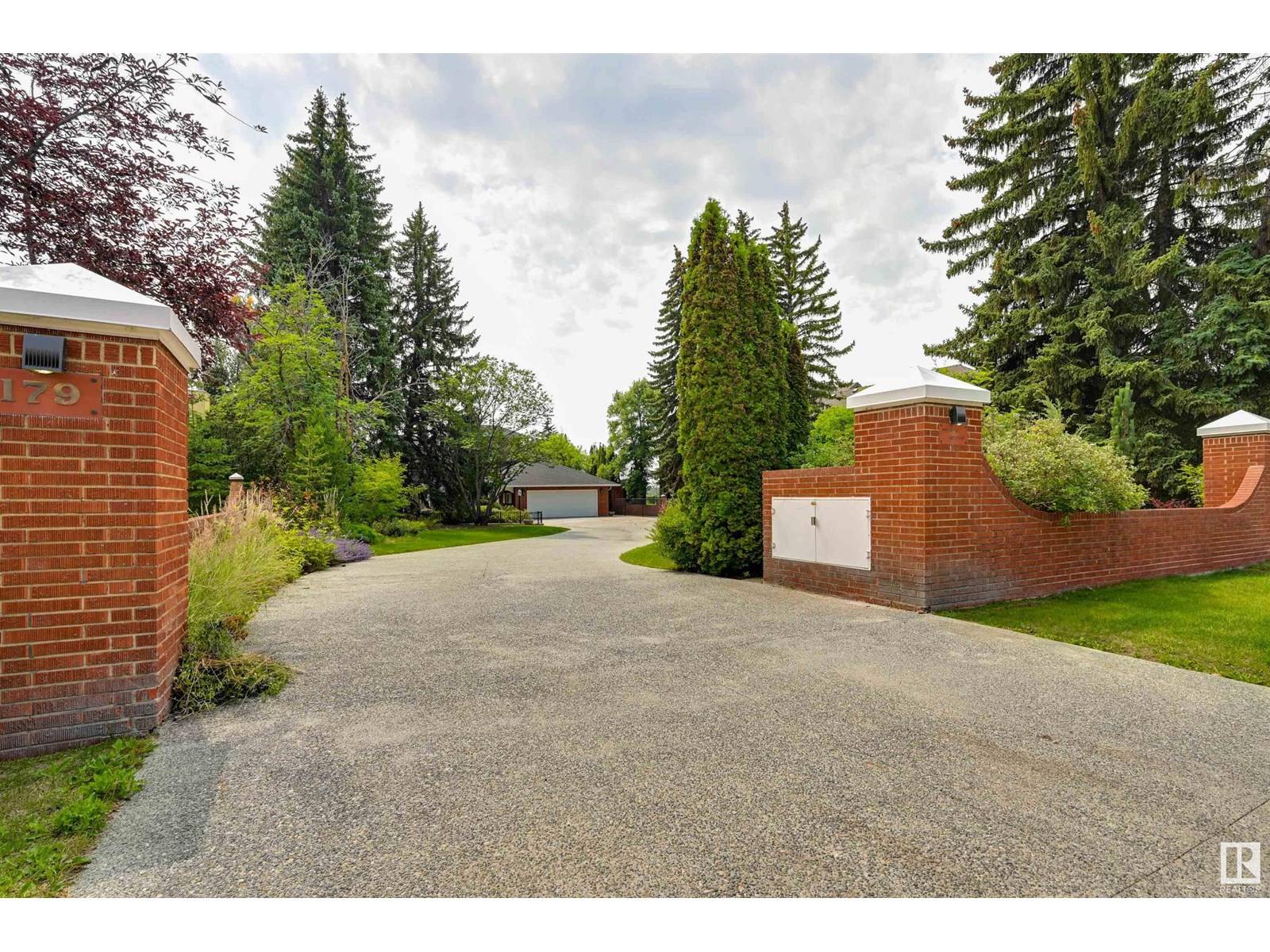 Edmonton, AB T5R5P1,179 QUESNELL CR NW