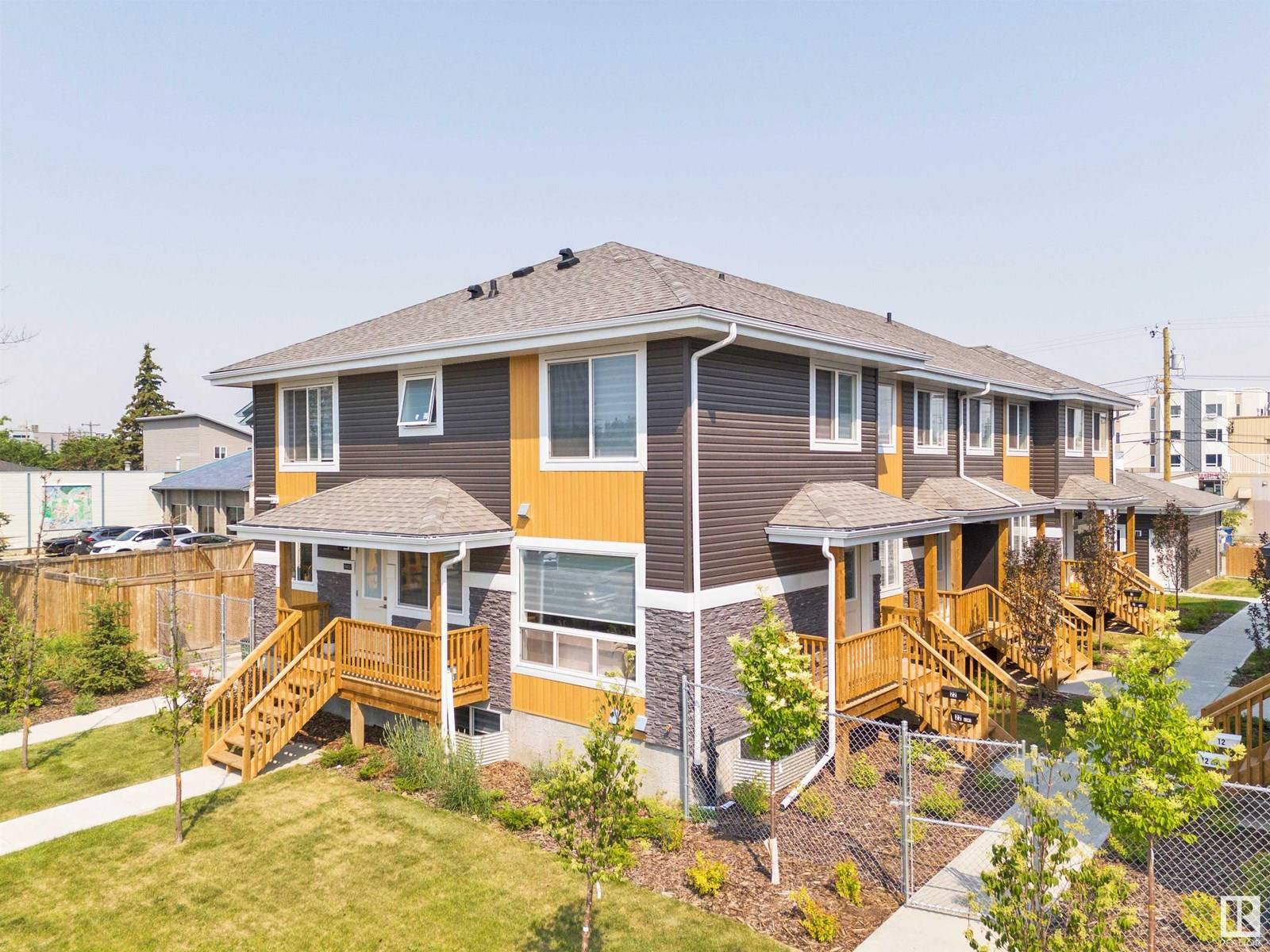 15822 100A AV NW, Edmonton, AB T5P0L8