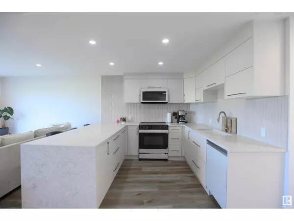 Edmonton, AB T5H4M4,#108 10105 95 ST NW