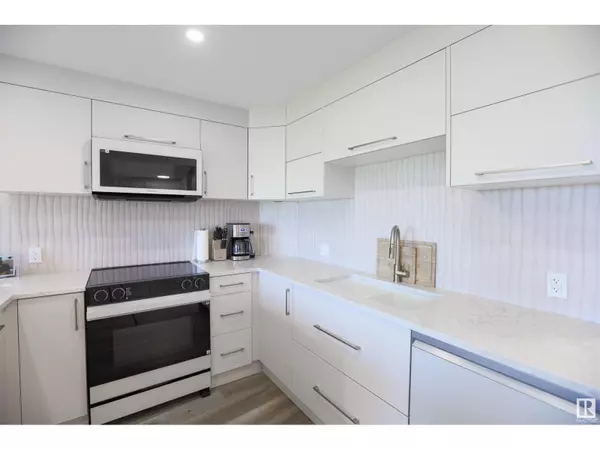 Edmonton, AB T5H4M4,#108 10105 95 ST NW