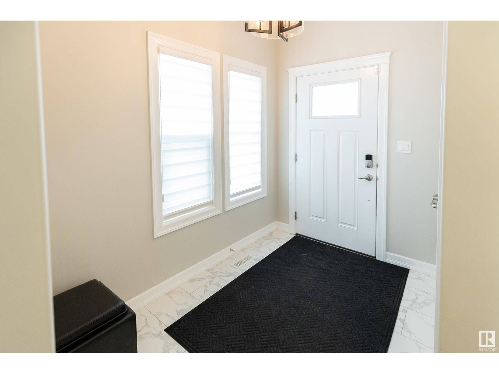Edmonton, AB T6M0V8,6441 Elston LO NW