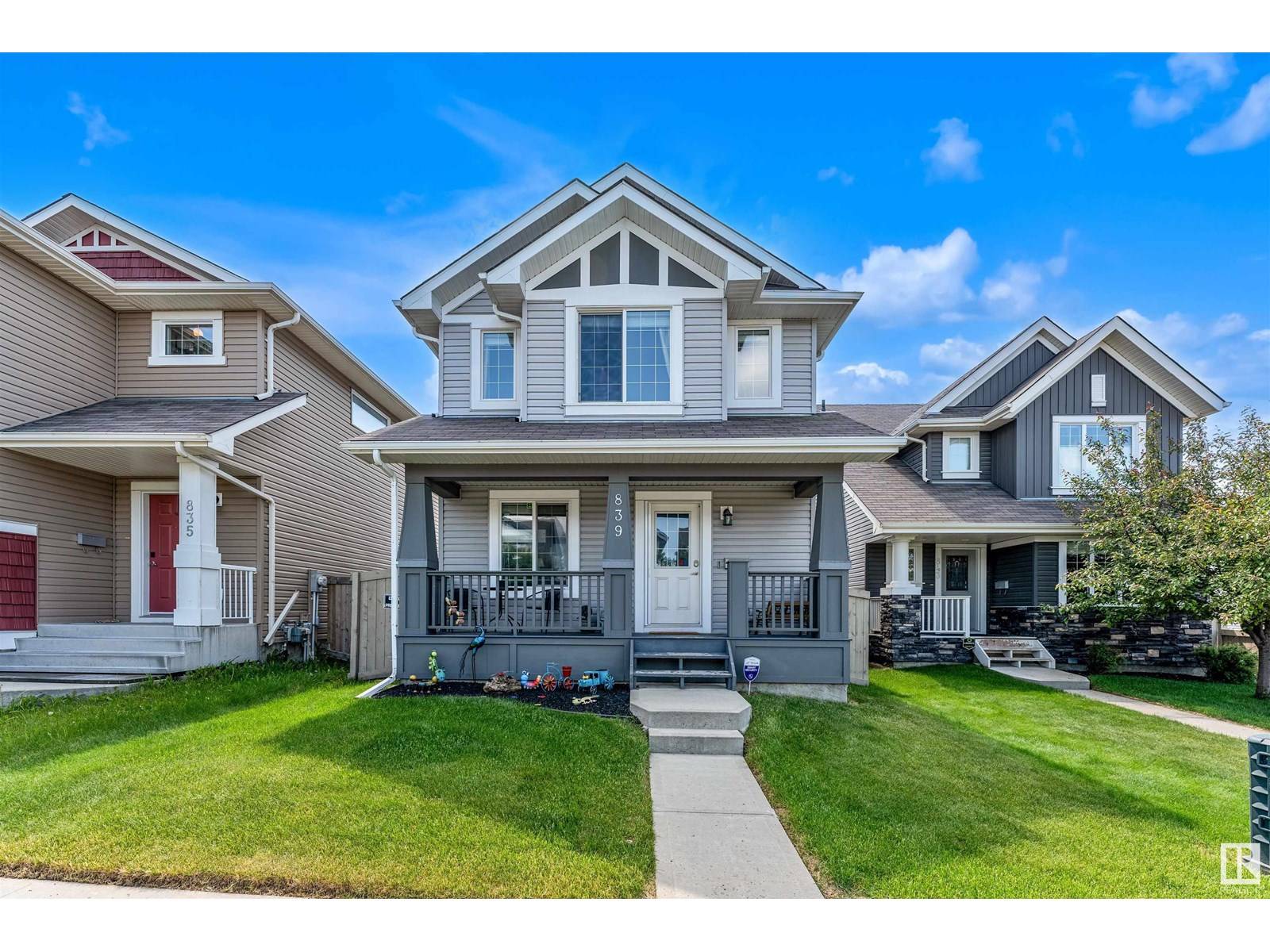 839 37 AV NW, Edmonton, AB T6T0S3