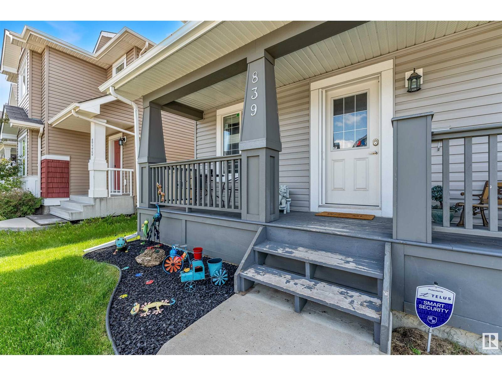 Edmonton, AB T6T0S3,839 37 AV NW