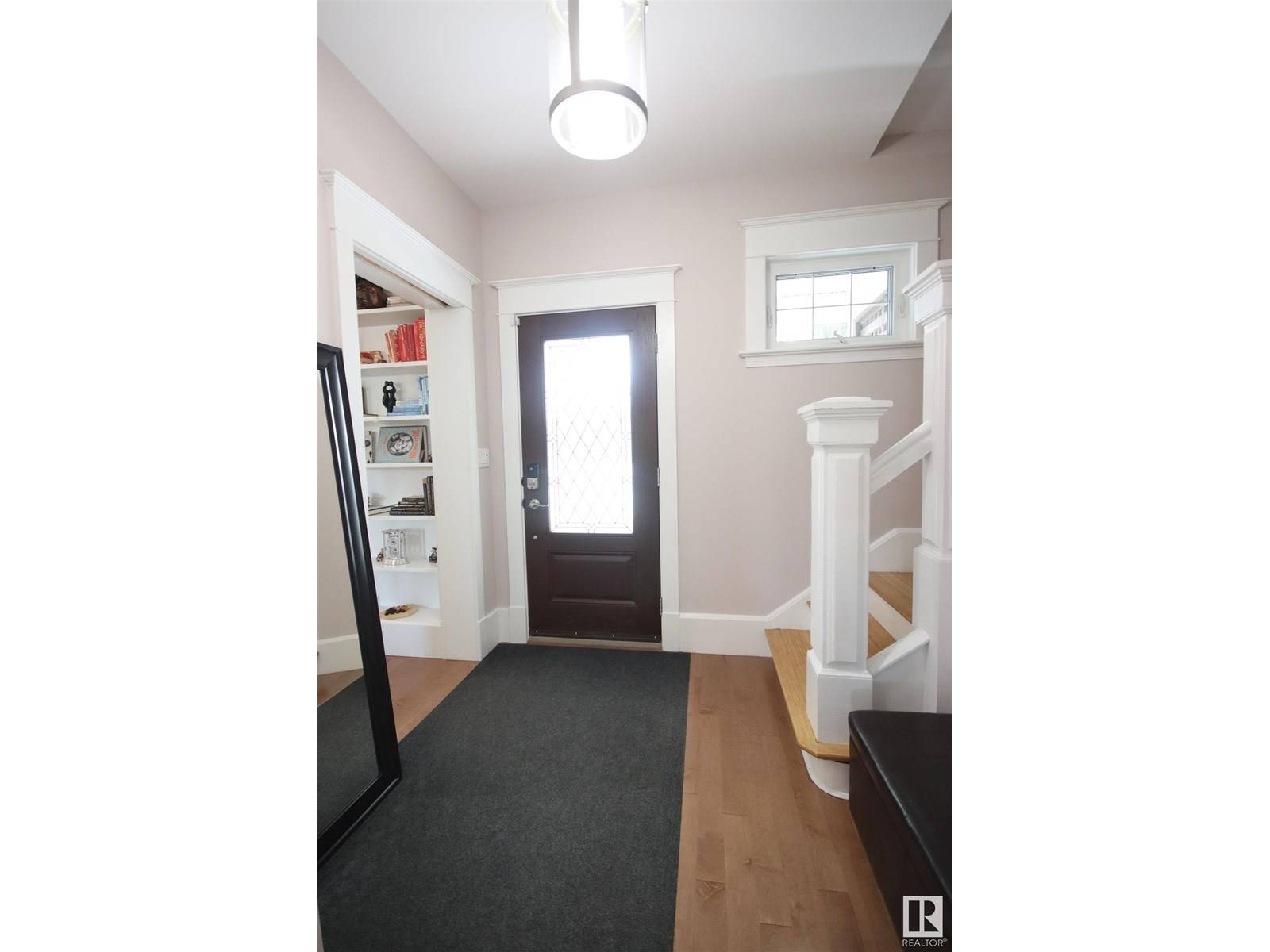 Edmonton, AB T6G0Z5,10944 89 AV NW