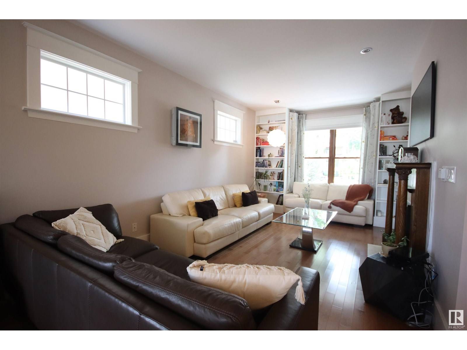 Edmonton, AB T6G0Z5,10944 89 AV NW