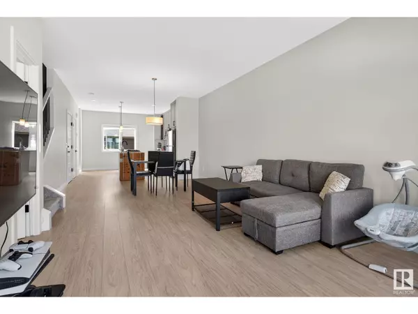 Edmonton, AB T5Z0T8,7133 178 AV NW