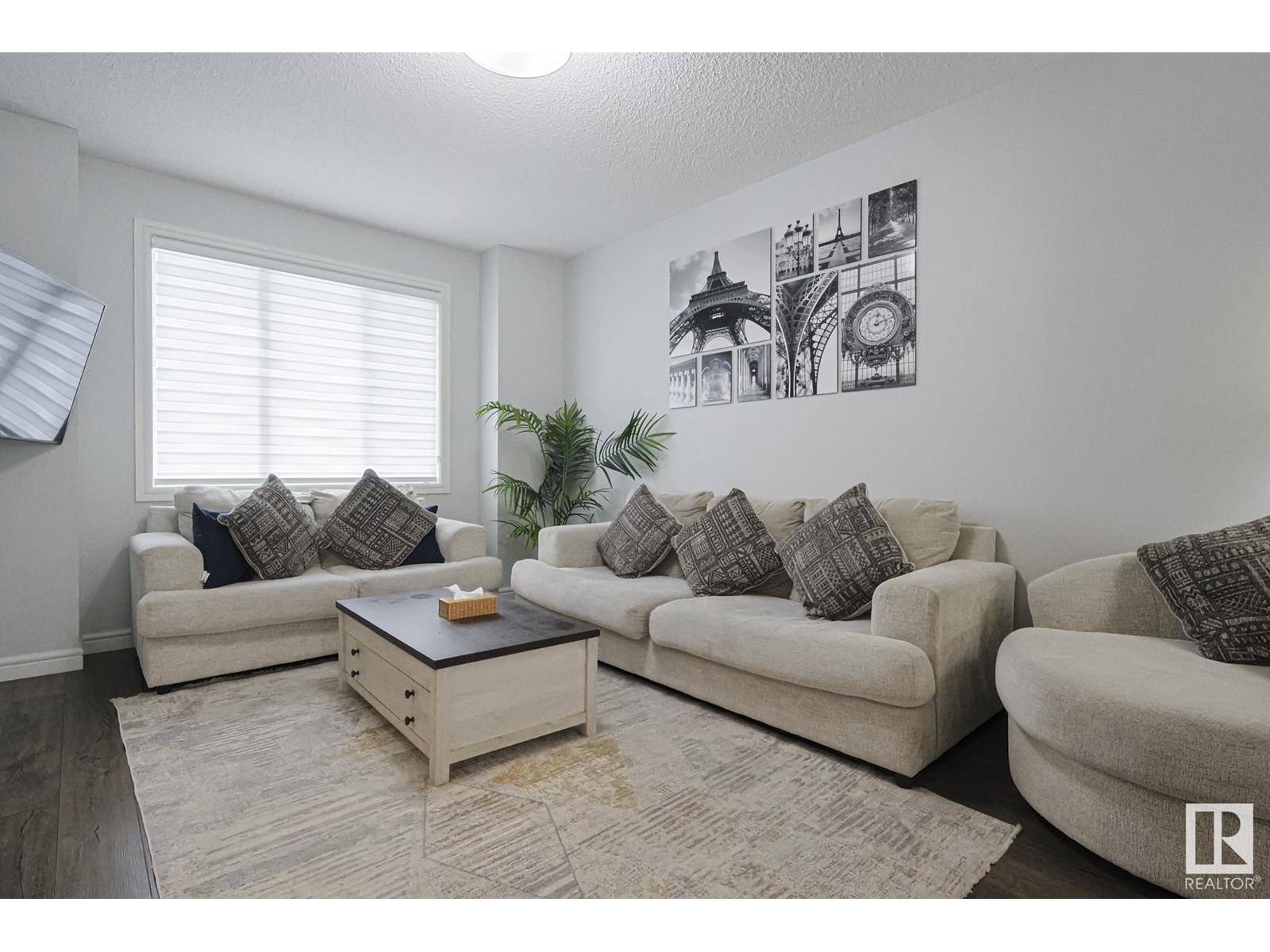Edmonton, AB T6X2H7,5020 22 AV SW