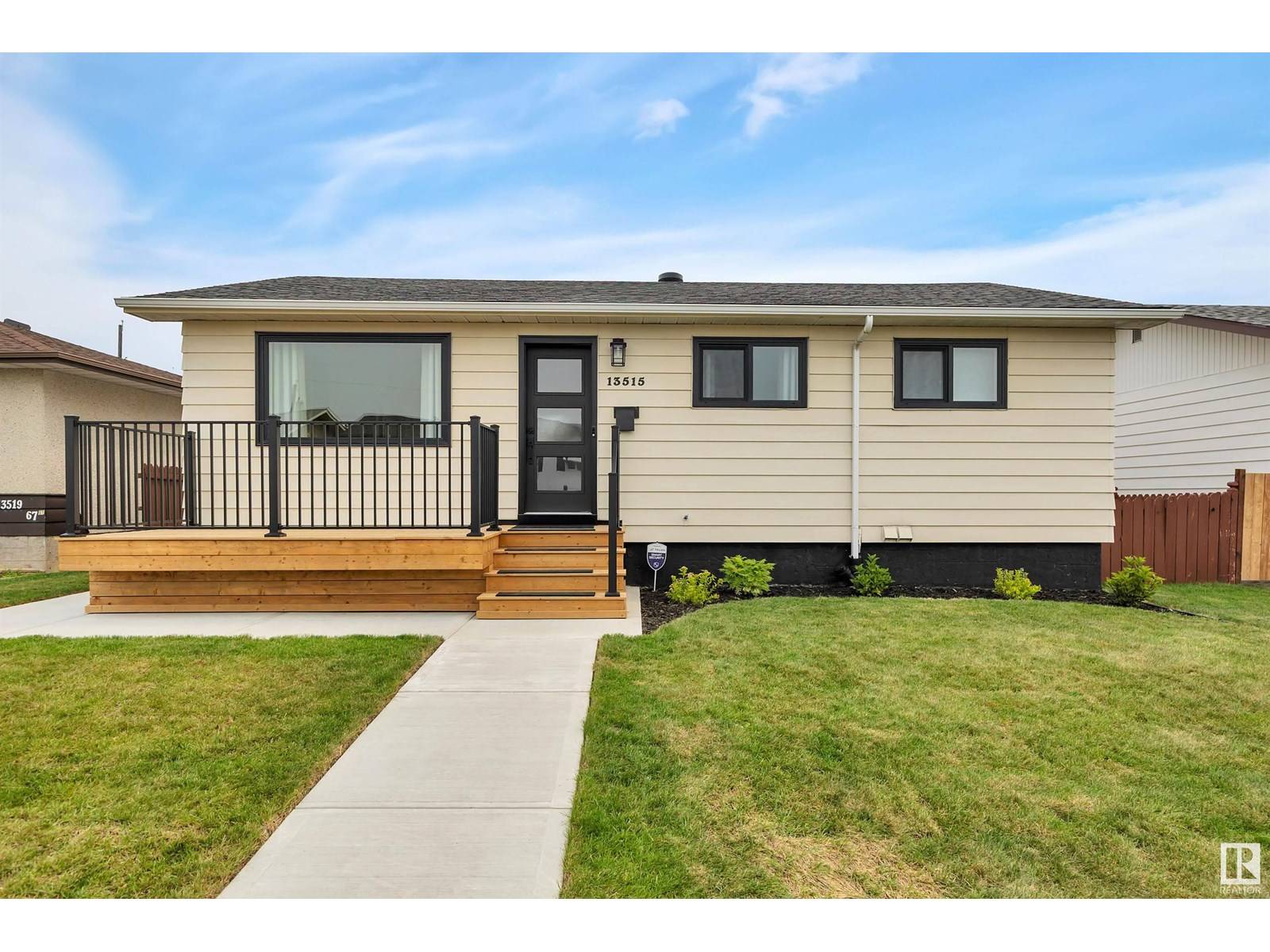 13515 67 ST NW NW, Edmonton, AB T5C0C6