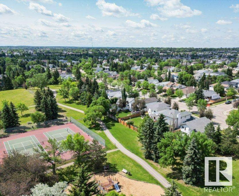 Sherwood Park, AB T8H1X9,687 MEADOWVIEW DR