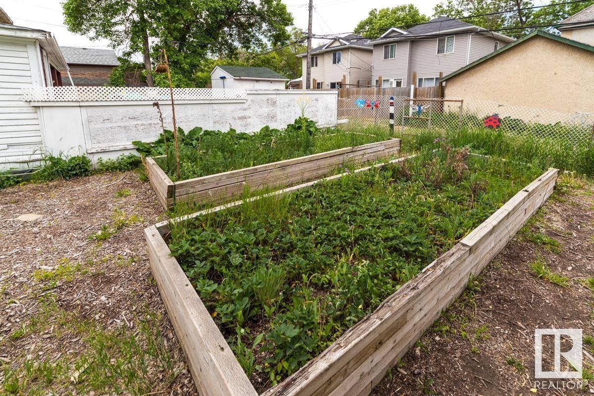 Edmonton, AB T5H1V4,10718 92 ST NW