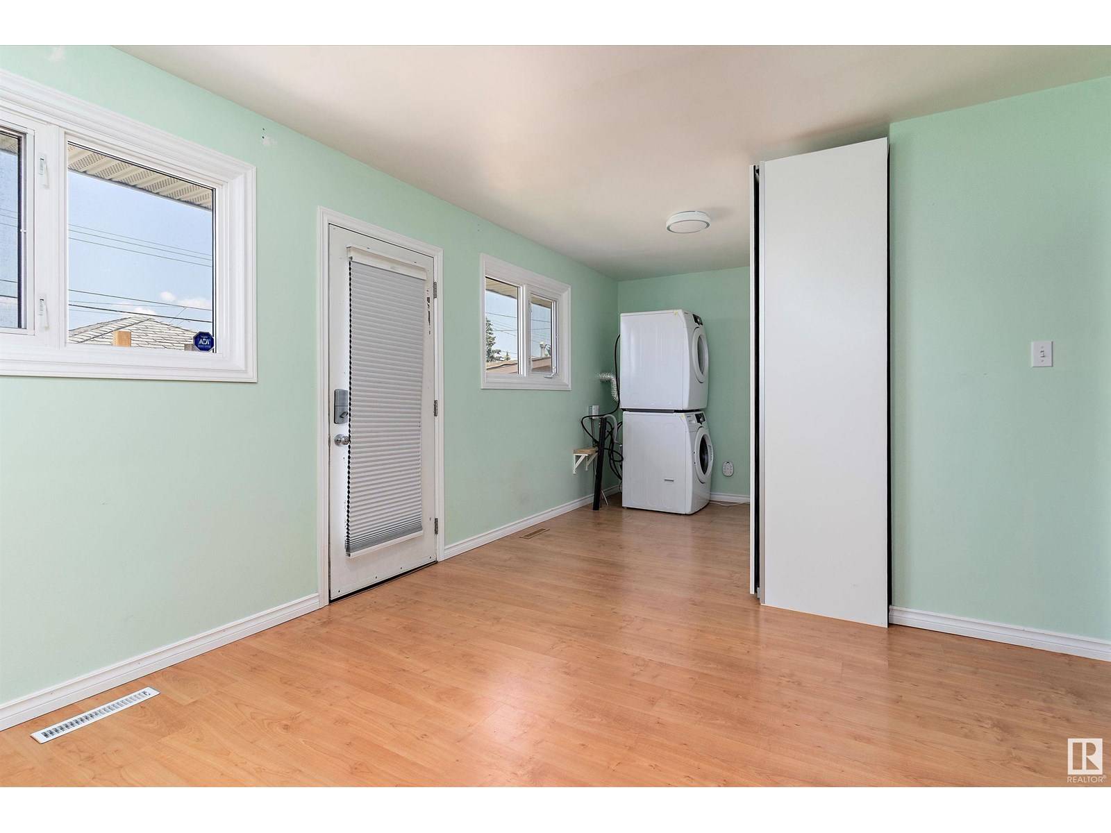 Edmonton, AB T5E1X1,11304 136 AV NW