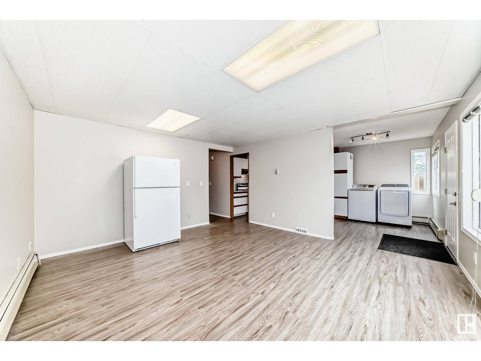 Edmonton, AB T6H2B6,10735 68 AV NW
