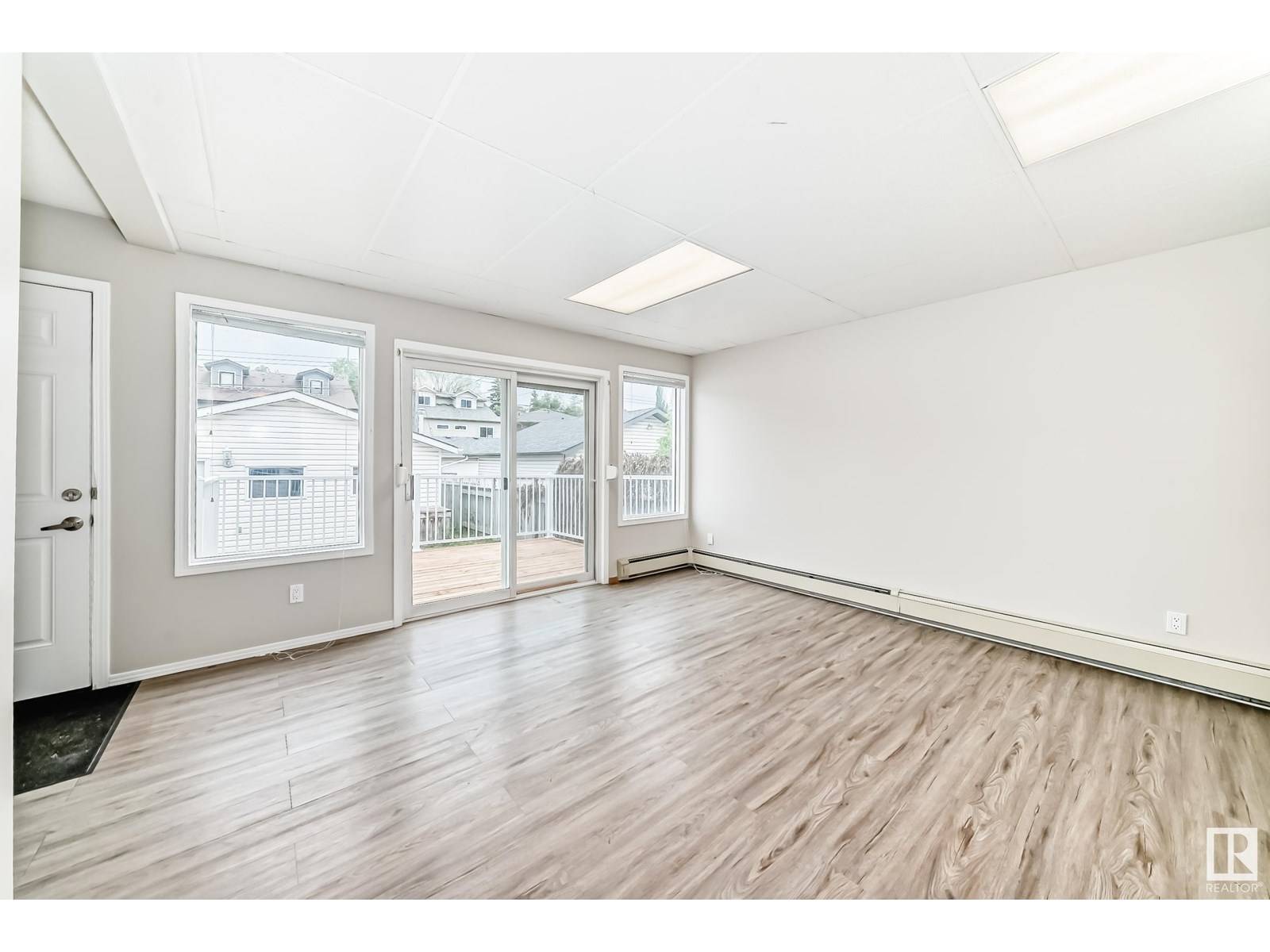 Edmonton, AB T6H2B6,10735 68 AV NW