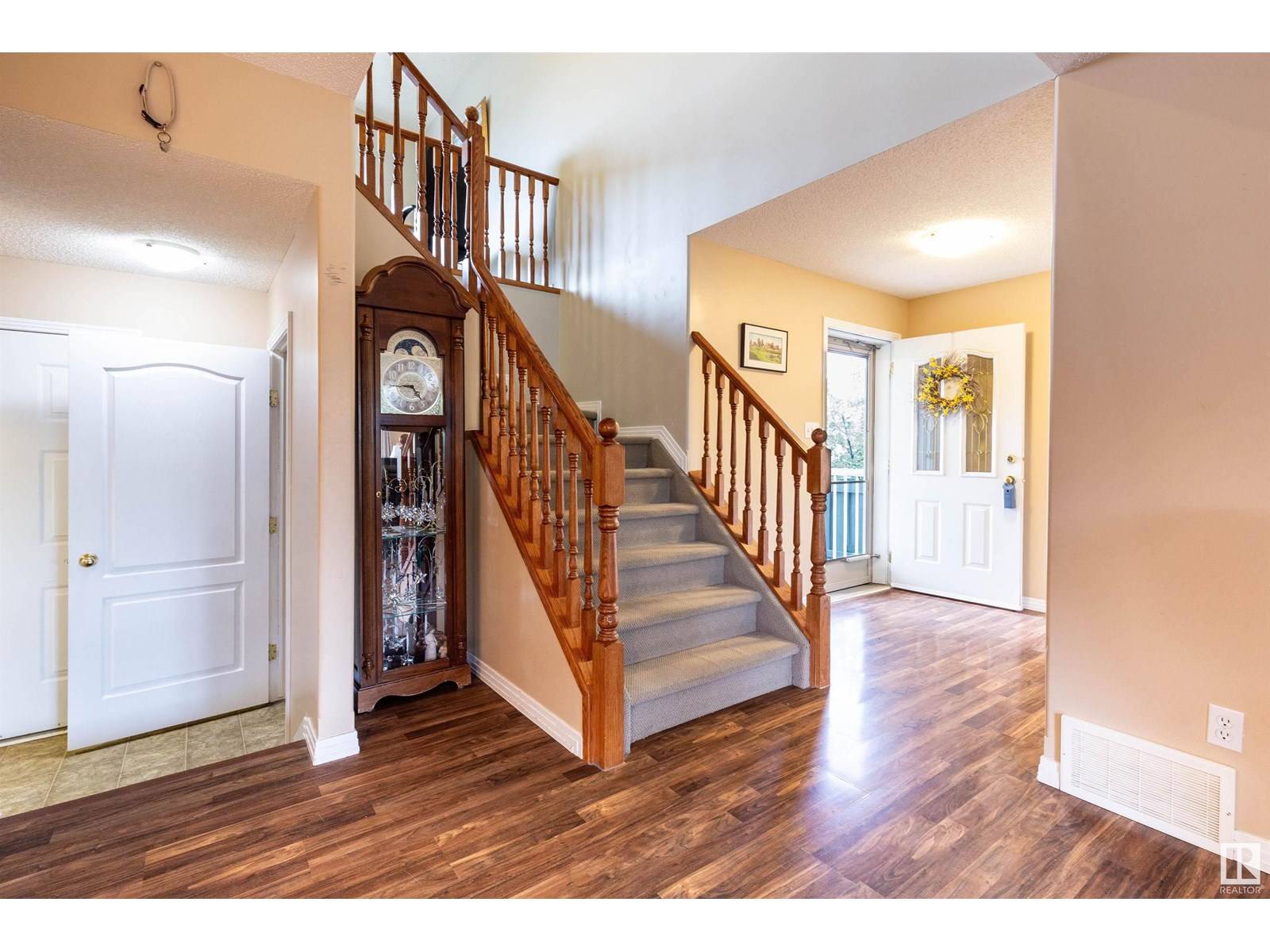 Edmonton, AB T5T6R5,2122 GARNETT PL NW