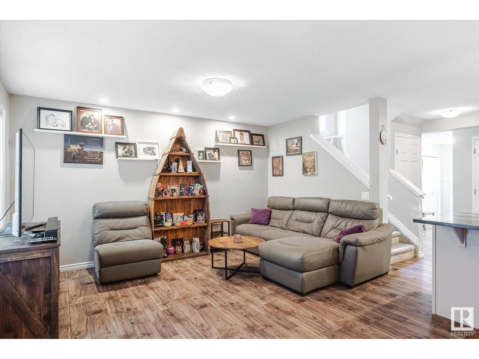 Edmonton, AB T6T2C9,2424 19A AV NW NW