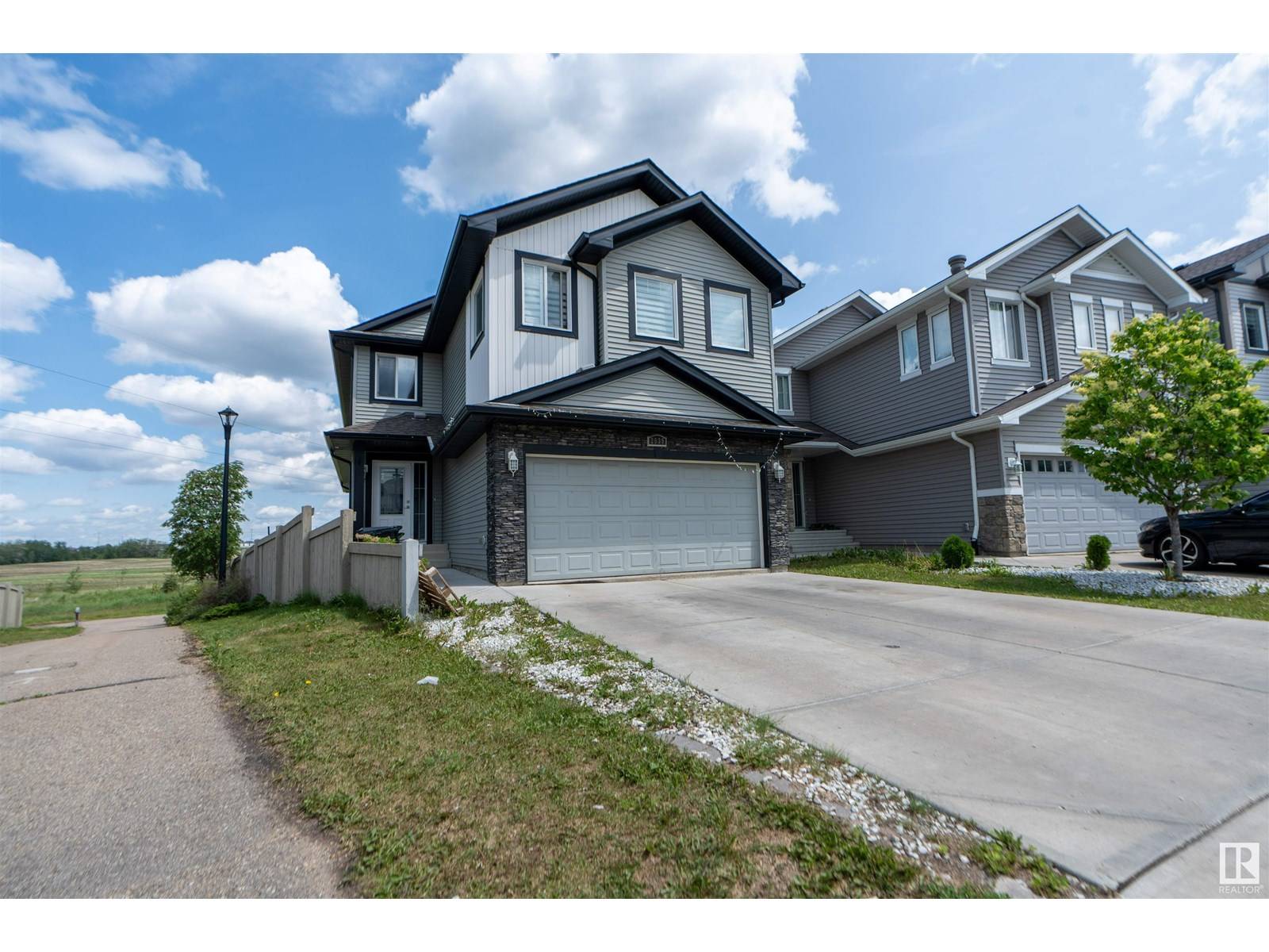 2939 11 ST NW, Edmonton, AB T6T0X7