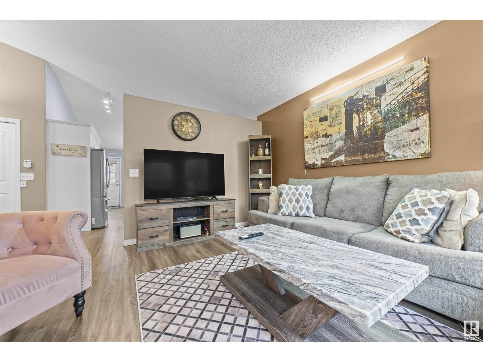 Edmonton, AB T6T1M5,4119 29 ST NW