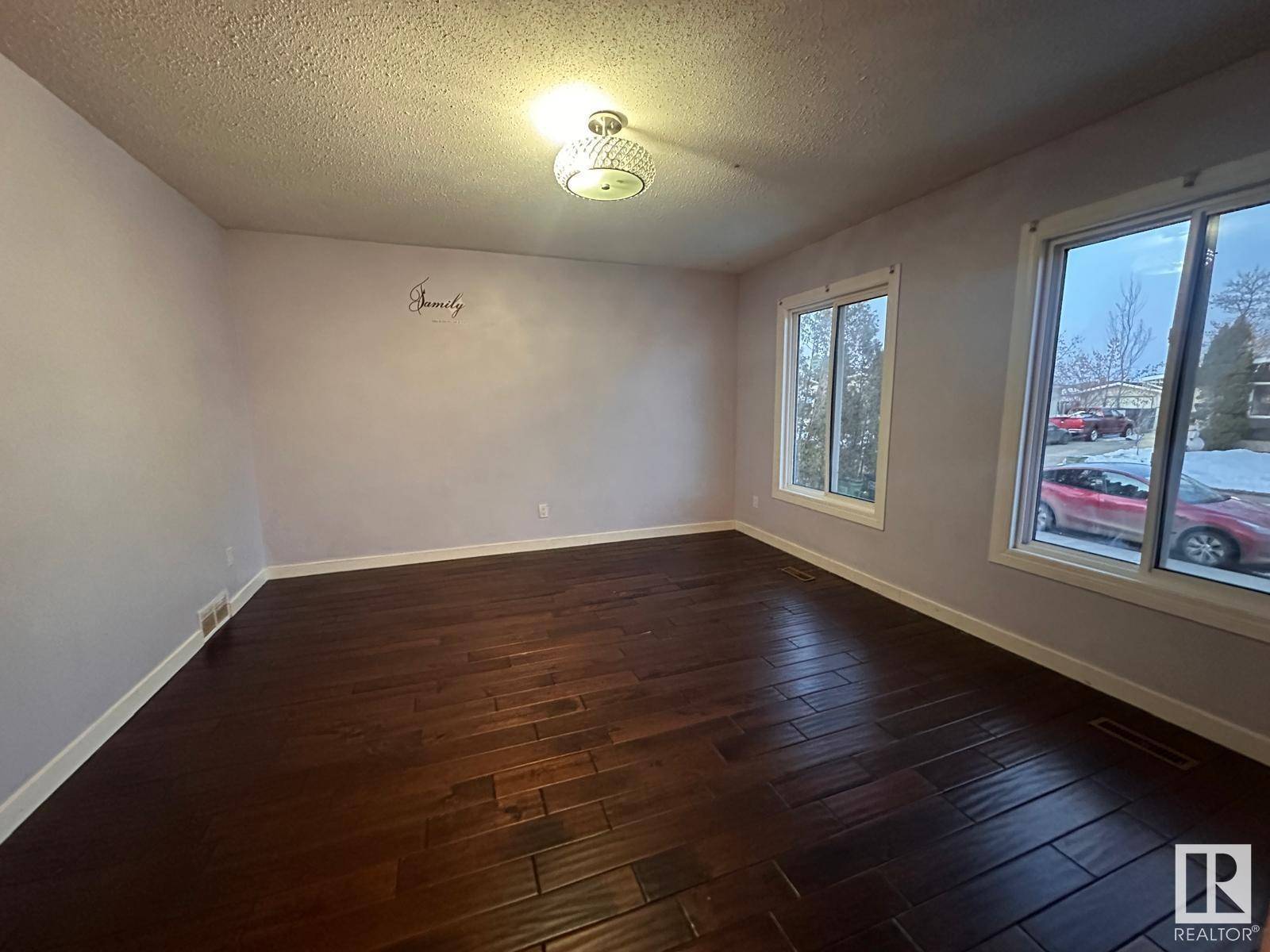 Edmonton, AB T5A3G4,13226 38 ST NW