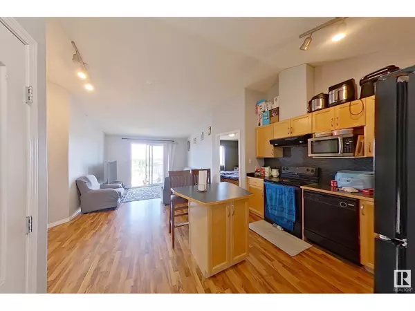 Edmonton, AB T6T2B5,#418 3425 19 ST NW