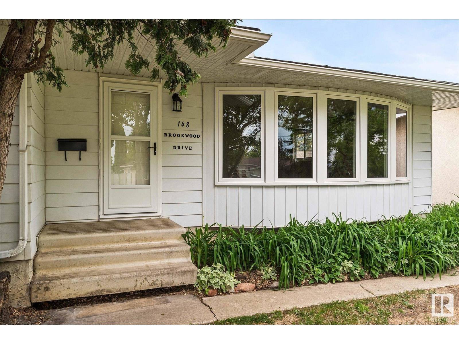 Spruce Grove, AB T7X1G5,148 BROOKWOOD DR
