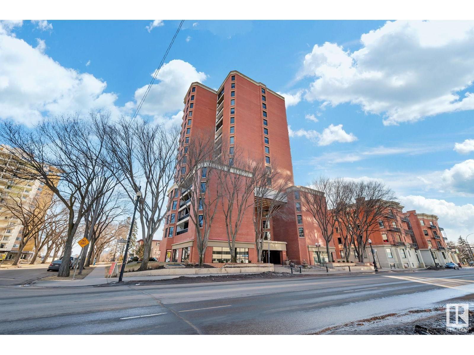 11503 100 AV NW, Edmonton, AB T5K2R2