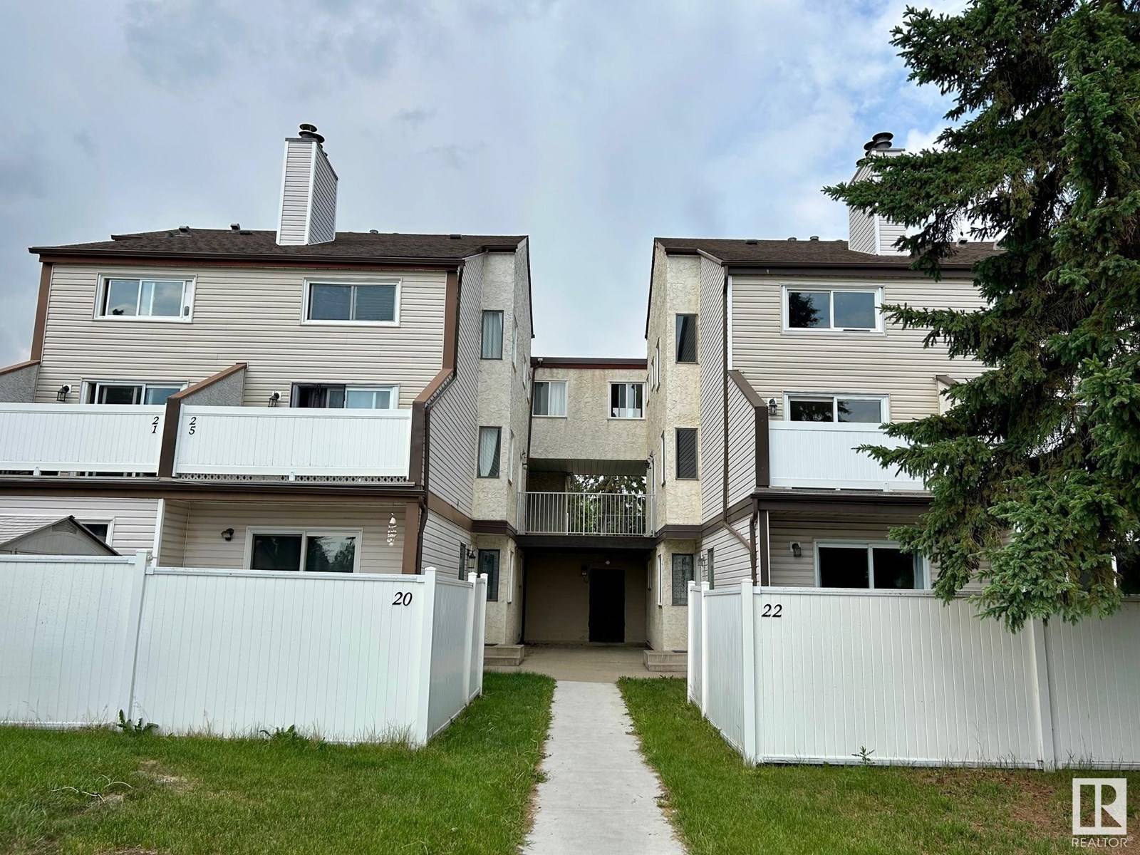 27 LANCASTER TC NW, Edmonton, AB T5X5S4