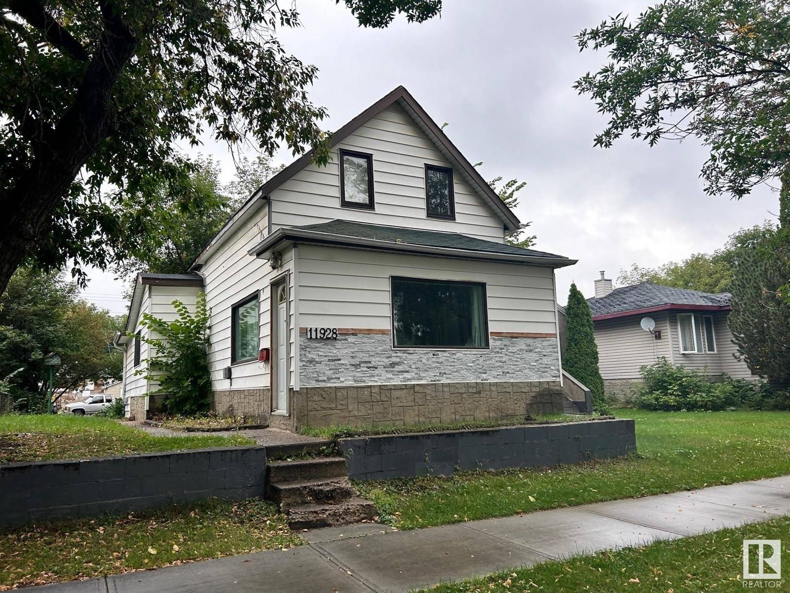 11928 68 ST NW, Edmonton, AB T5B1P7