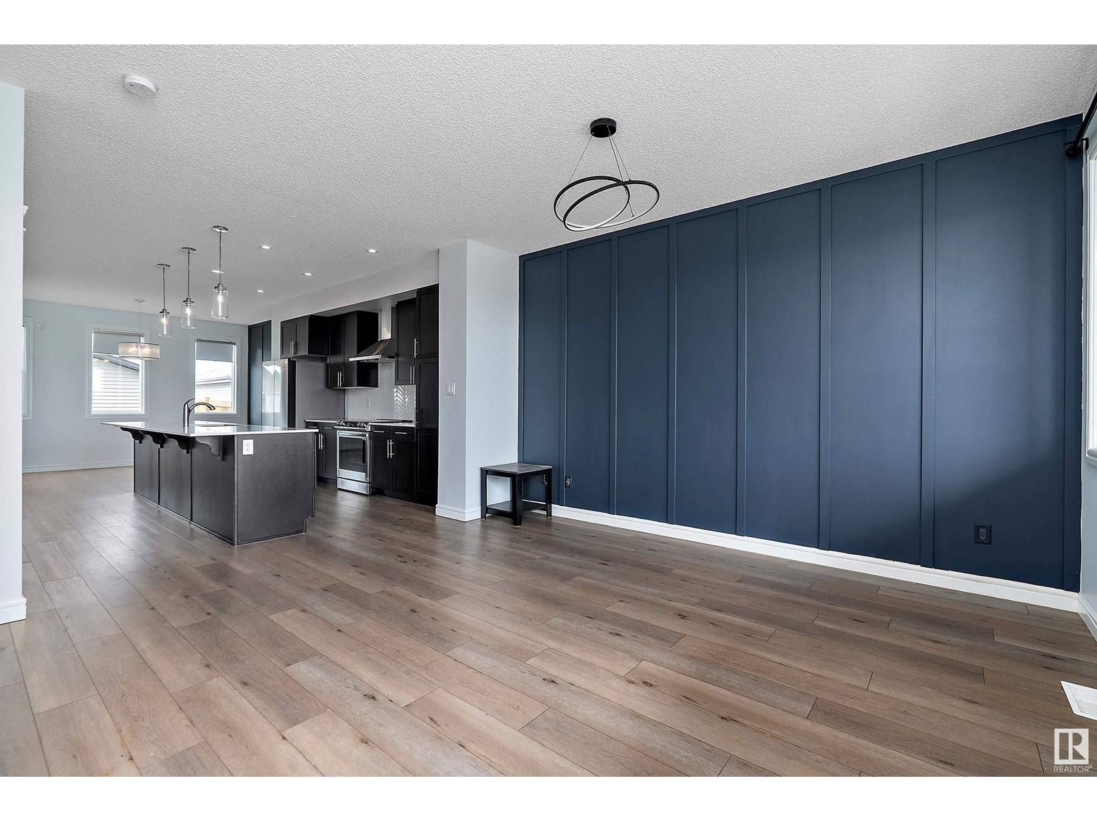 Edmonton, AB T6M1L1,2636 192 ST NW