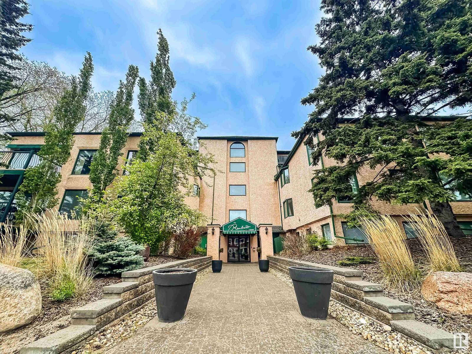 Edmonton, AB T6E3V9,#303 9131 99 ST NW