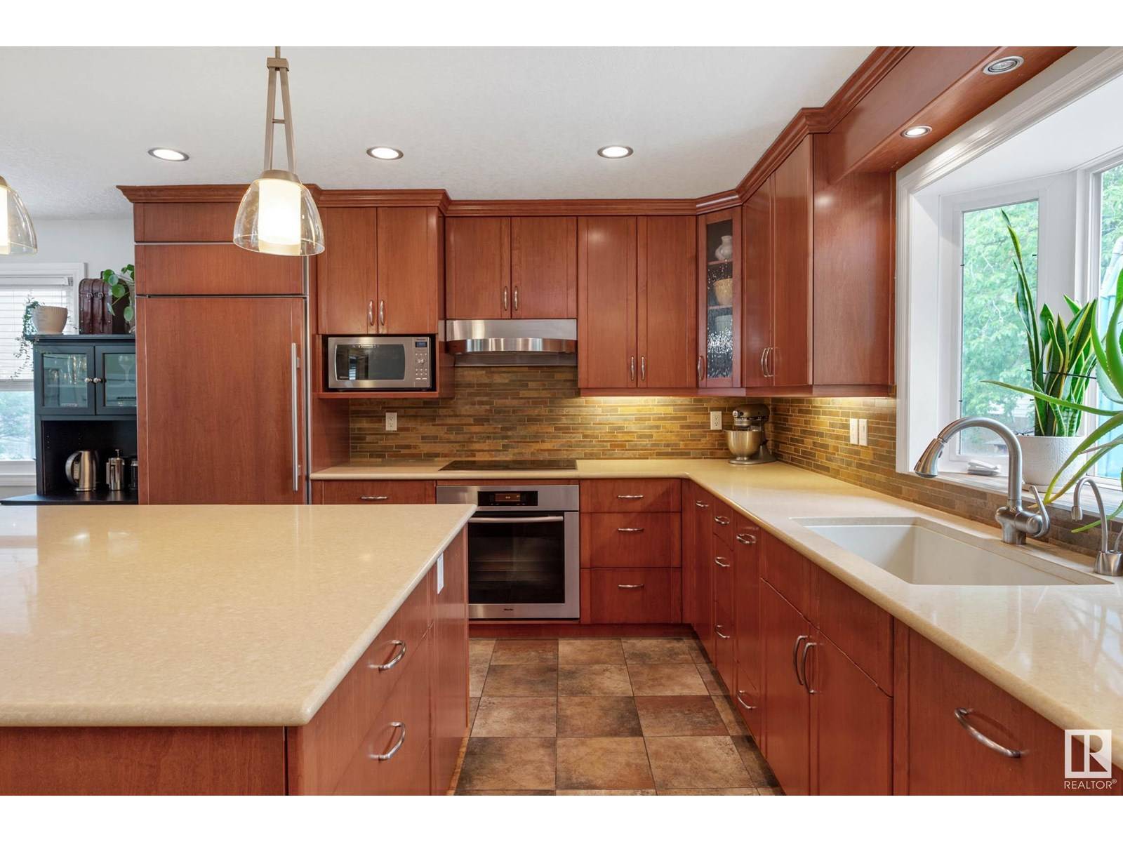 Edmonton, AB T6J4K5,2432 106 ST NW