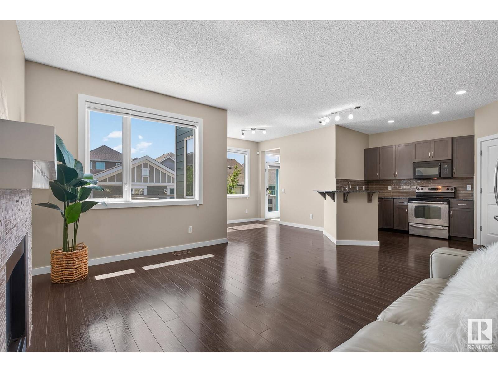 Edmonton, AB T6X0X9,7827 SUMMERSIDE GRANDE BV SW
