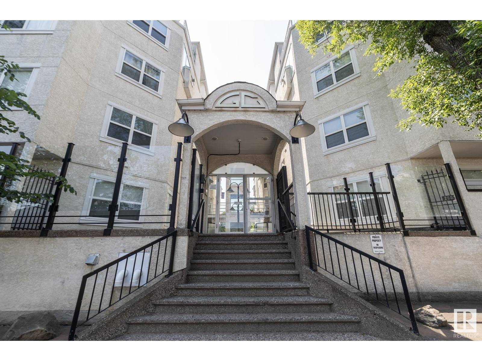 #206 10939 82 AV NW, Edmonton, AB T6G0S7