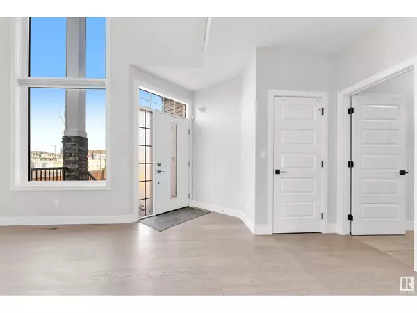 Edmonton, AB T6T0B3,824 34 AV NW