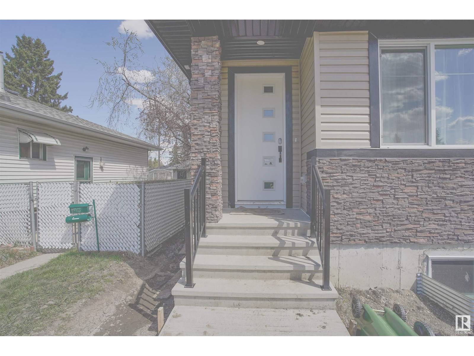 Edmonton, AB T5R1W6,9113 155 ST NW