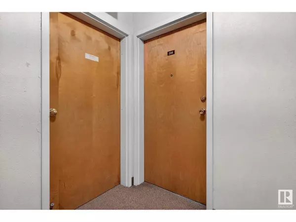 Edmonton, AB T5H3J2,#208 10826 113 ST NW