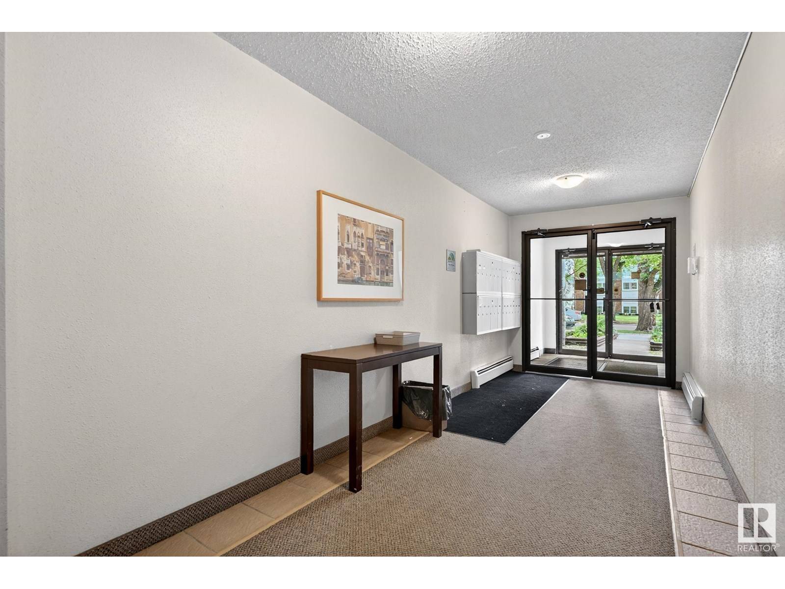 Edmonton, AB T5H3J2,#208 10826 113 ST NW