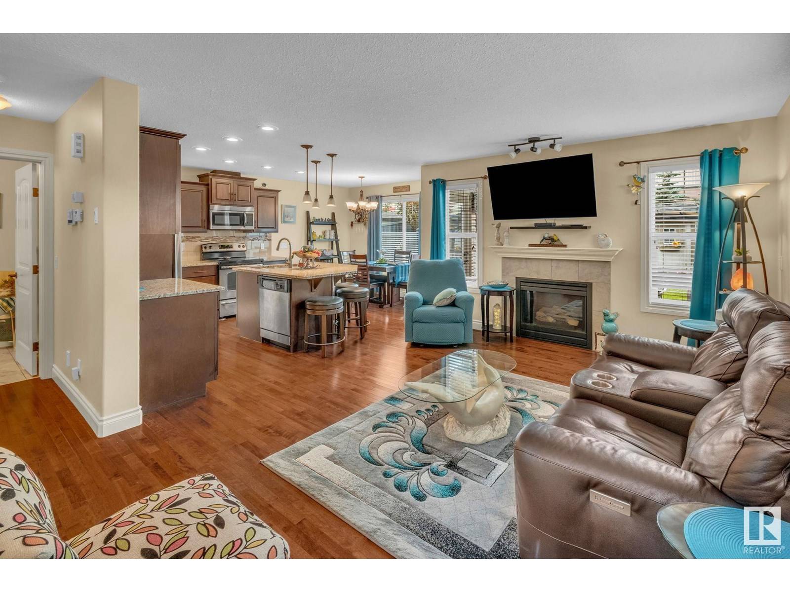 3909 GALLINGER LO NW, Edmonton, AB T5T4G6
