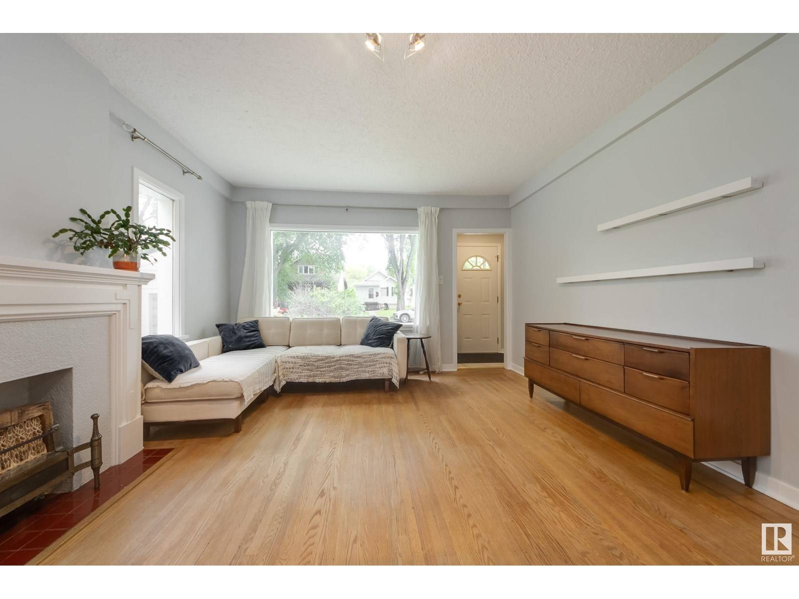 Edmonton, AB T6E1S6,10817 79 AV NW