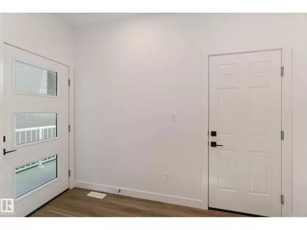 Edmonton, AB T6M1P5,2431 194 ST NW